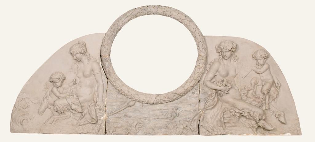 Claude Michel dit Clodion, Satyresses jouant avec des satyres enfants autour d’un œil-de-bœuf, vers 1781. Stuc, 185 x 412 x 24 cm. Nancy, palais des ducs de Lorraine - Musée lorrain.