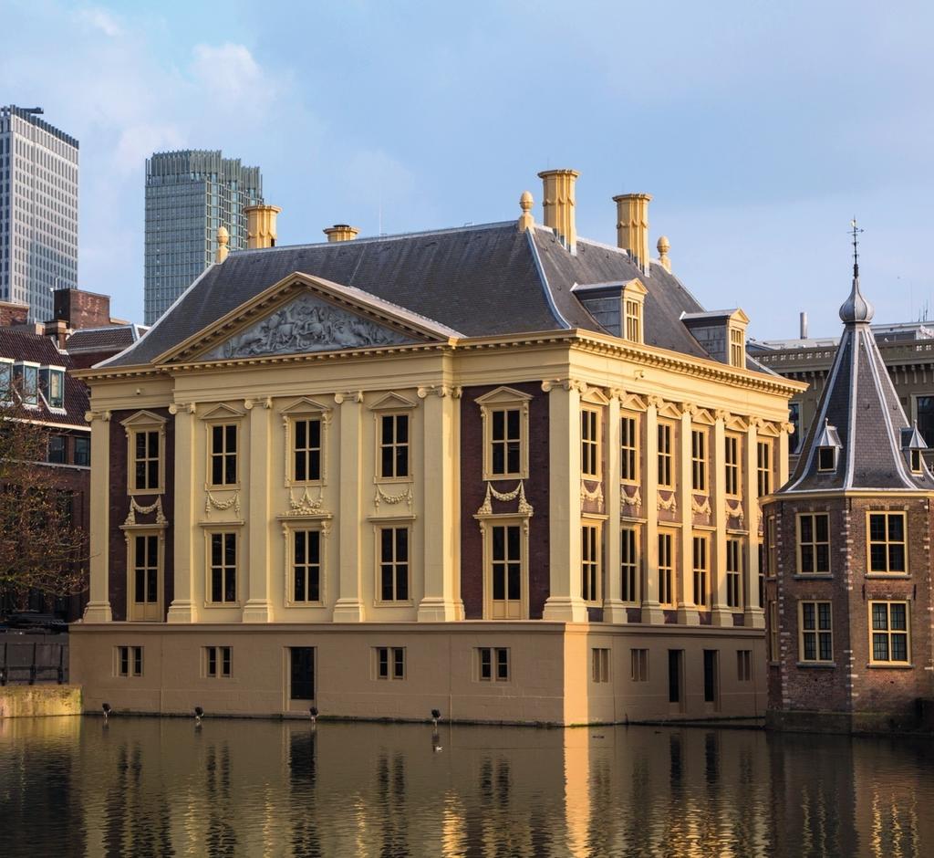 La façade du Mauritshuis donnant sur le Hofvijver.
