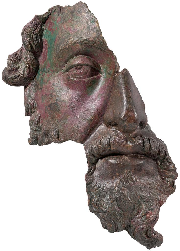Fragment d’un portrait de Marc-Aurèle, après 170 après J.-C. Bronze, 23 x 16,5 x 10 cm. Paris, musée du Louvre, département des Antiquités grecques, étrusques et romaines. 