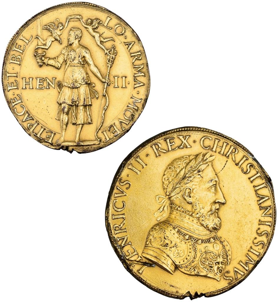 Marc Béchot (attr. à), médaille avec sur la face le portrait en buste d’Henri II portant cuirasse et au revers l’allégorie du roi en déité composite, 1552. Bronze doré, diam. 5,7 cm. Écouen, musée national de la Renaissance.