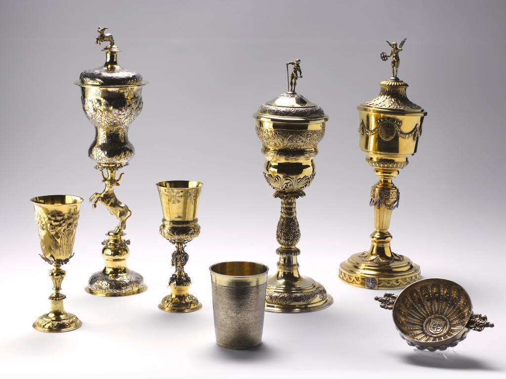 Coupes des bourgmestres et gobelets de conseillers, XVIIᵉ et XVIIIᵉ siècles. Mulhouse, musée historique.