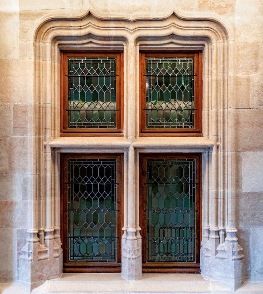 La rénovation du musée et la refonte du parcours ont permis de révéler des éléments du palais médiéval : cette superbe fenêtre en est un vestige, désormais visible au 2ᵉ étage du musée.