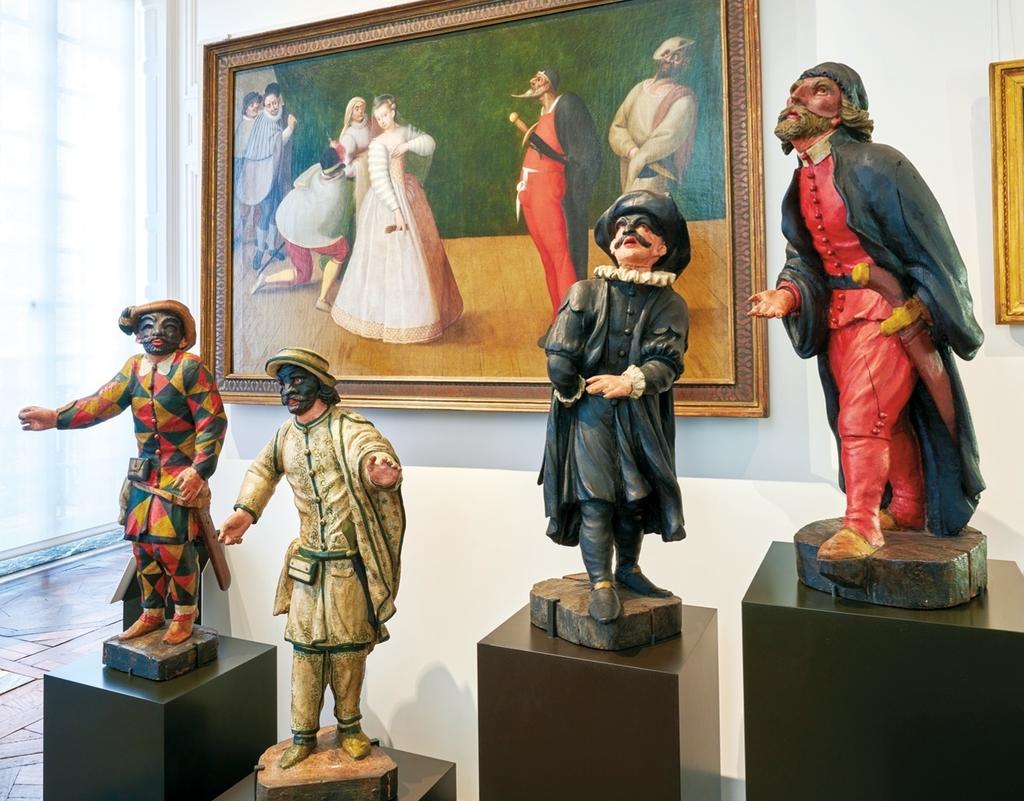 Présentation de figurines de la Commedia dell’Arte.