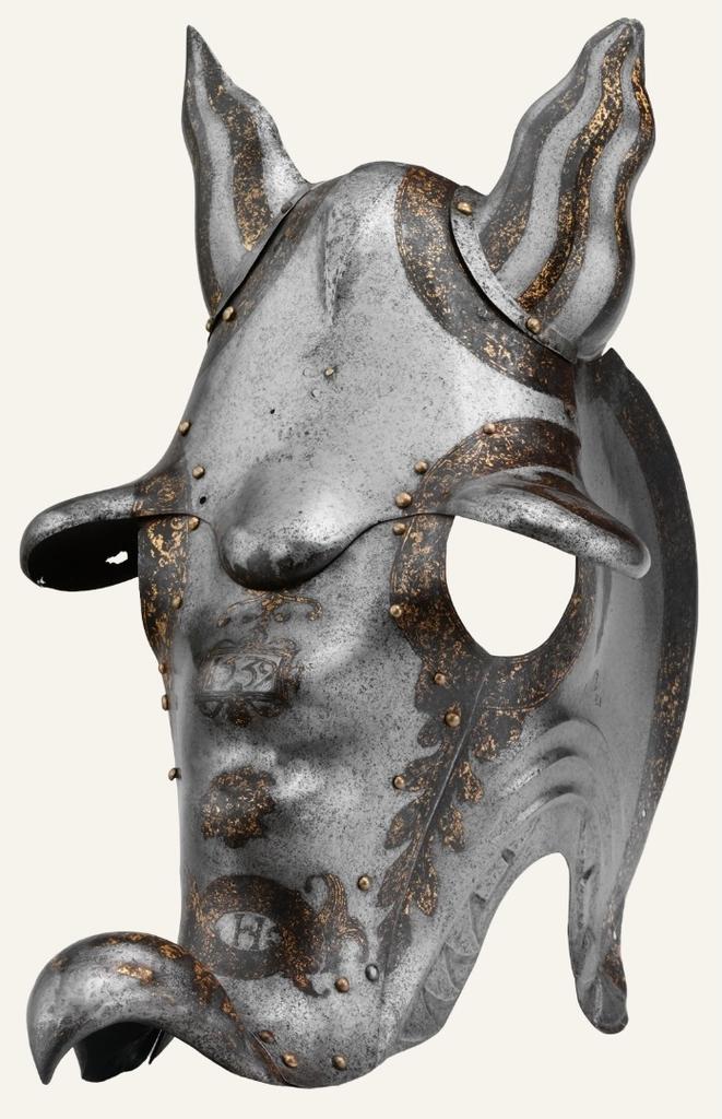 Attribué à Romain des Ursins, Chanfrein du futur roi Henri II de France, vers 1490-1500, redécoré en 1539. Argent, or, laiton. New York, The Metropolitan Museum of Art.