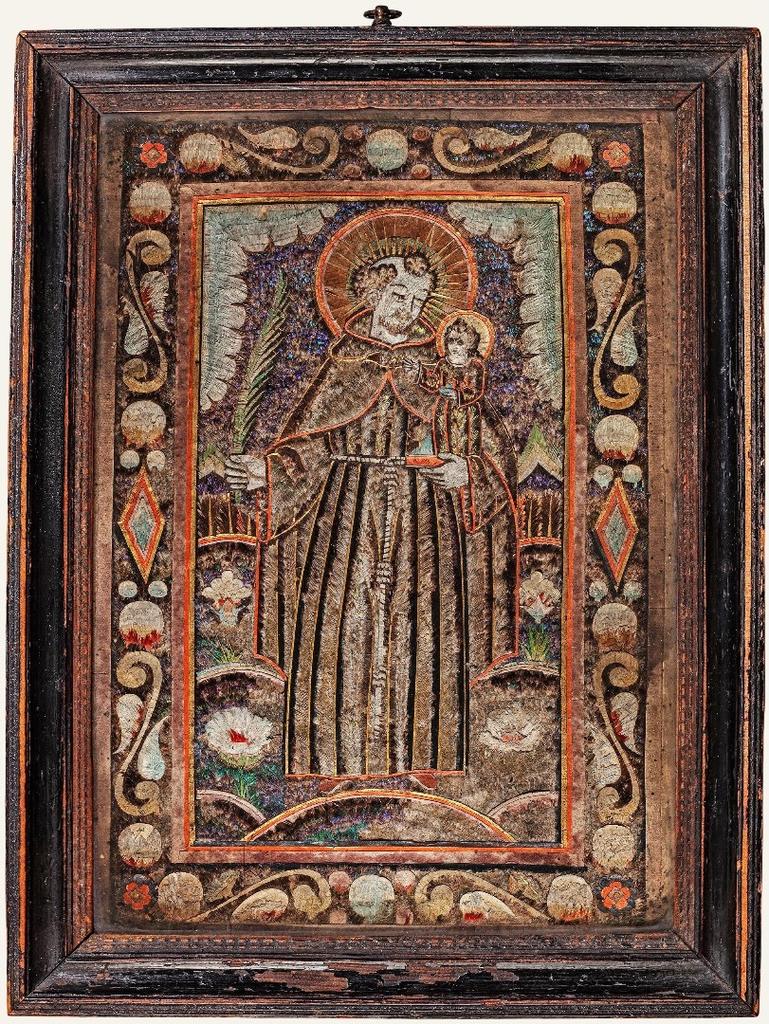 Saint&nbsp;Antoine de Padoue, Mexique, XVIIᵉ siècle. Plumes polychromes, papier doré, cuivre, 28,7 x 20 cm. Vente Paris Drouot, Giquello & Associés, 18 juin 2025. Estimé : 30 000/40 000 €. Adjugé : 123 500 € (frais inclus).