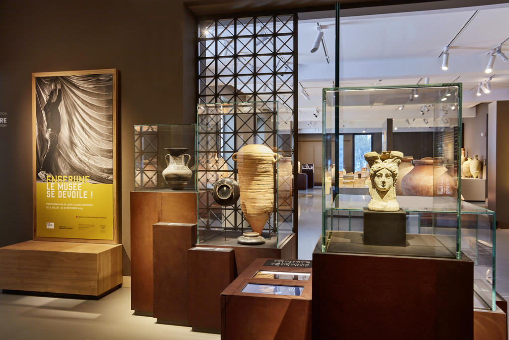 La salle Giry du musée d’Ensérune évoque les diverses composantes culturelles de la cité.