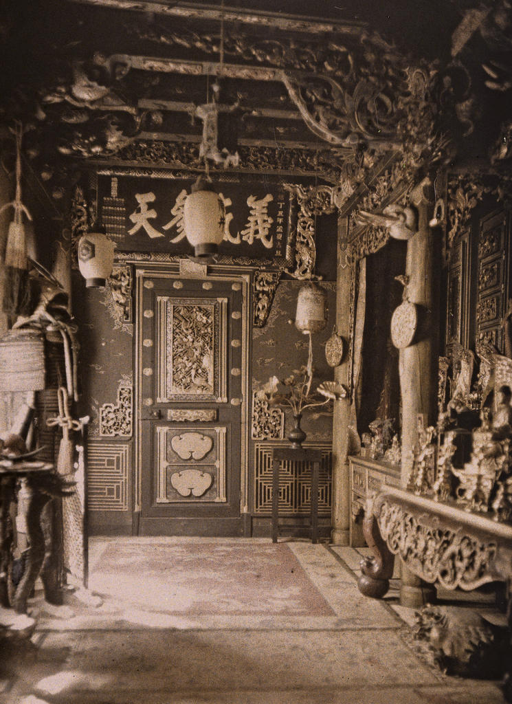 La pagode japonaise de Pierre Loti, photographie sur plaque de verre par Jules Gervais-Courtellemont, 1909 (inv. n° MPL 999.1.3).