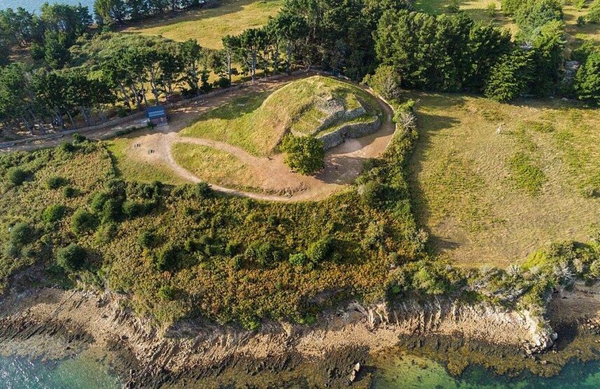 Vue aérienne du cairn de Gavrinis.