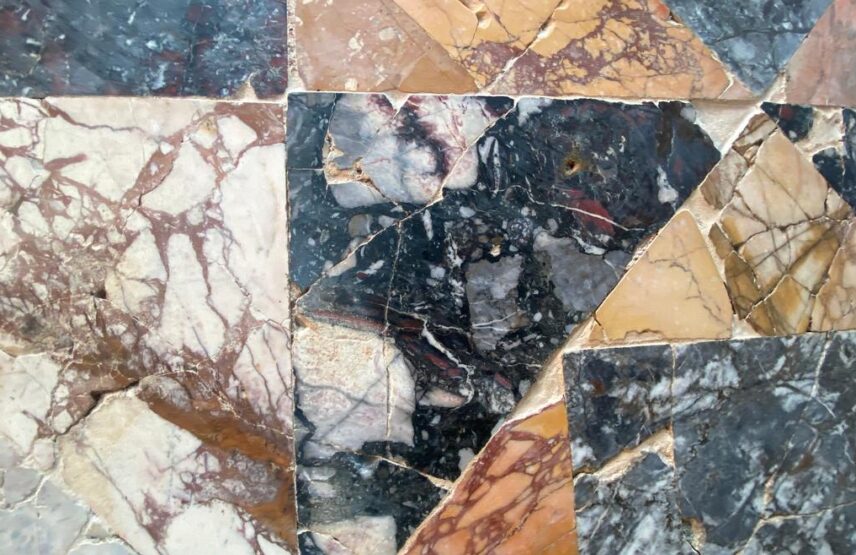 Exemple d’opus sectile provenant d’une domus romaine de la région lyonnaise.