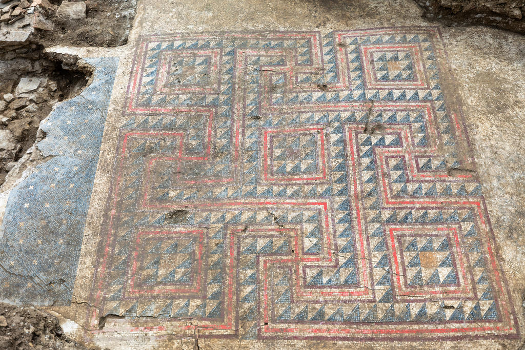 Vue générale de la mosaïque découverte en juin 2025. 