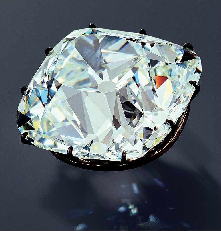Diamant dit le Régent. 140,64 carats métriques (28,128 g). Londres, Joseph Cope, 1703-1705. H. 3,158 ; l. 2,889 ; ép. 2,086 cm.