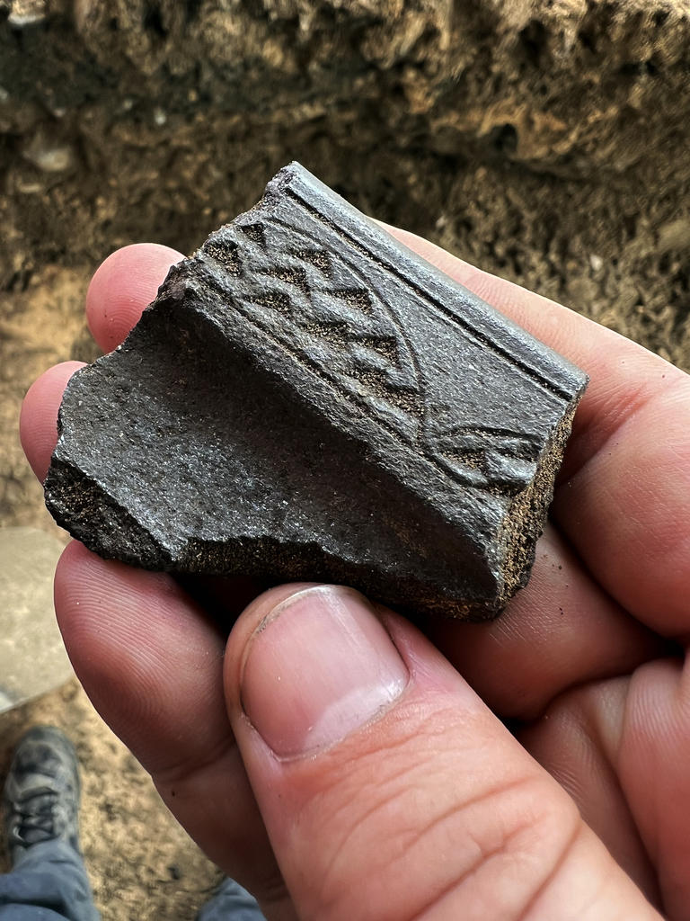 Céramique graphitée de tradition malgache. 