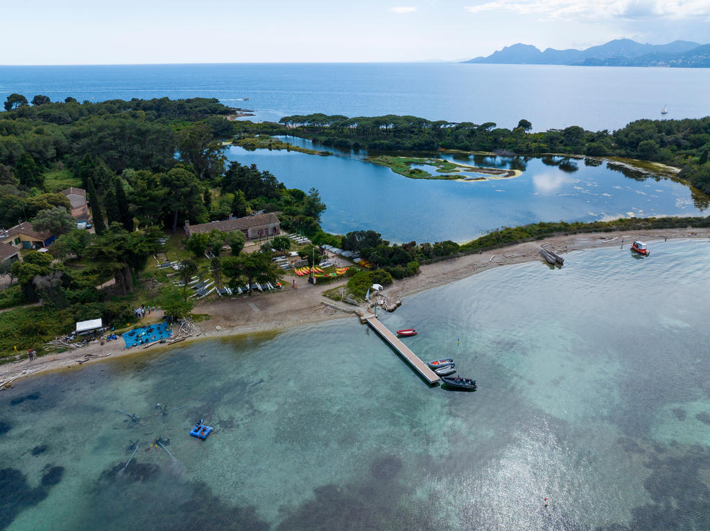 Le chantier de l’anse Sainte-Anne au nord‑ouest de l’île Sainte-Marguerite.