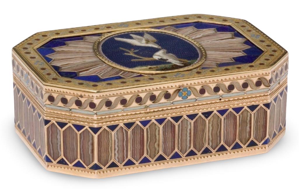 Johann Christian Neuber, tabatière, vers 1780. Collection Rosalinde & Arthur Gilbert en dépôt au Victoria and Albert Museum (353-2008).