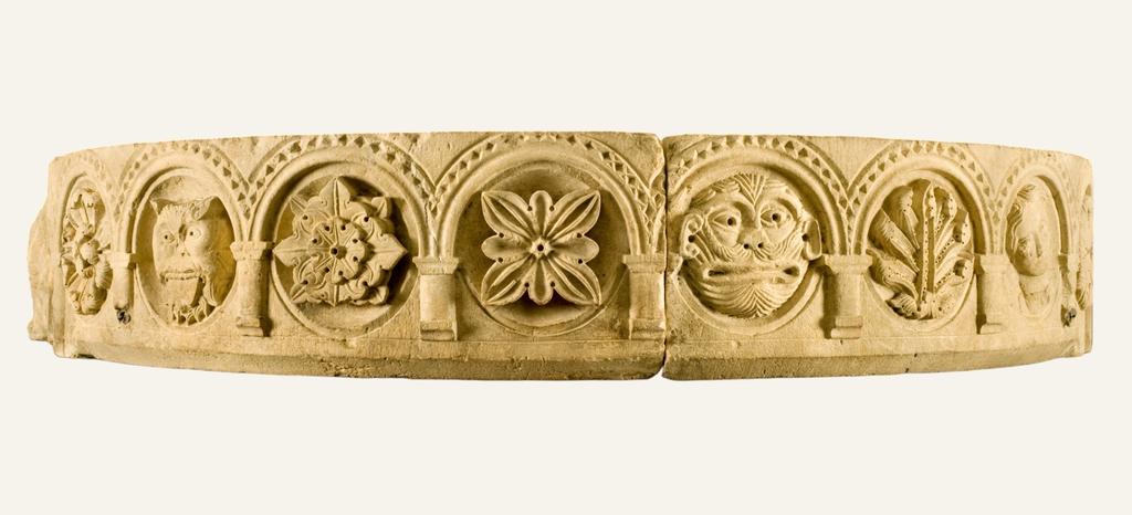 Objet sculpté provenant de l'abbaye de l’île-Barbe et surnommé 