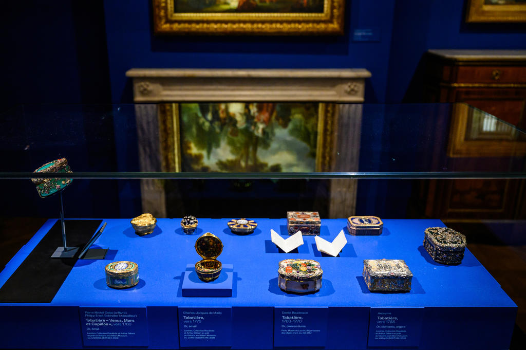 Au cœur de l'exposition, cette vitrine protégeait les précieuses tabatières. 