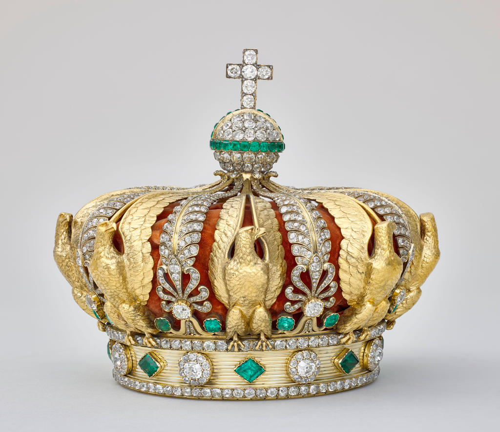 Alexandre Gabriel Lemonnier, couronne de haut de tête de l’impératrice Eugénie, Paris, 1855. Or, argent doré, 1 354 diamants, 1 136 roses, 56 émeraudes, H. 13 ; diam. 15 cm. Paris, département des Objets d'art du Moyen Age, de la Renaissance et des temps modernes du musée du Louvre, volée, puis retrouvée endommagée le 19 octobre 2025.