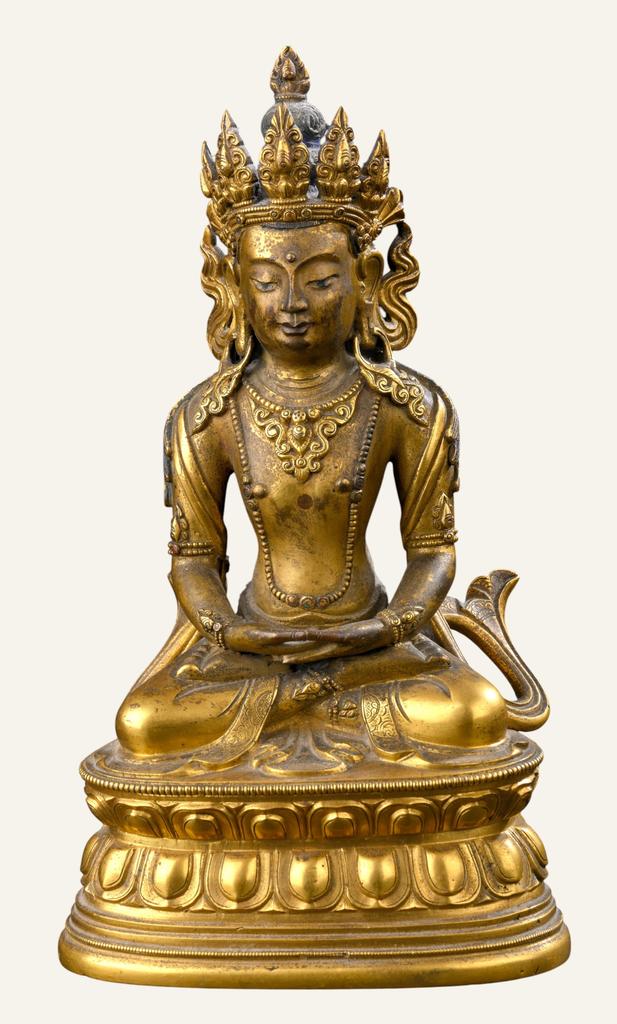 Art sino-tibétain, XVIIIe siècle. Statuette d’Amitayus en bronze doré, H. 17.4 cm. Vente Paris Drouot, Daguerre, 13 juin 2025. Expert : cabinet Philippe Delalande. Estimé : 3 000/4 000 € Adjugé : 5 460 € (frais inclus)