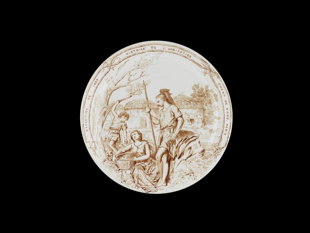 Manufacture Creil & Montereau, assiette de la série « Histoire de l’habitation » : Gaulois. 1889, faïence fine à décor couvrant en impression brune, D : 20 cm. 