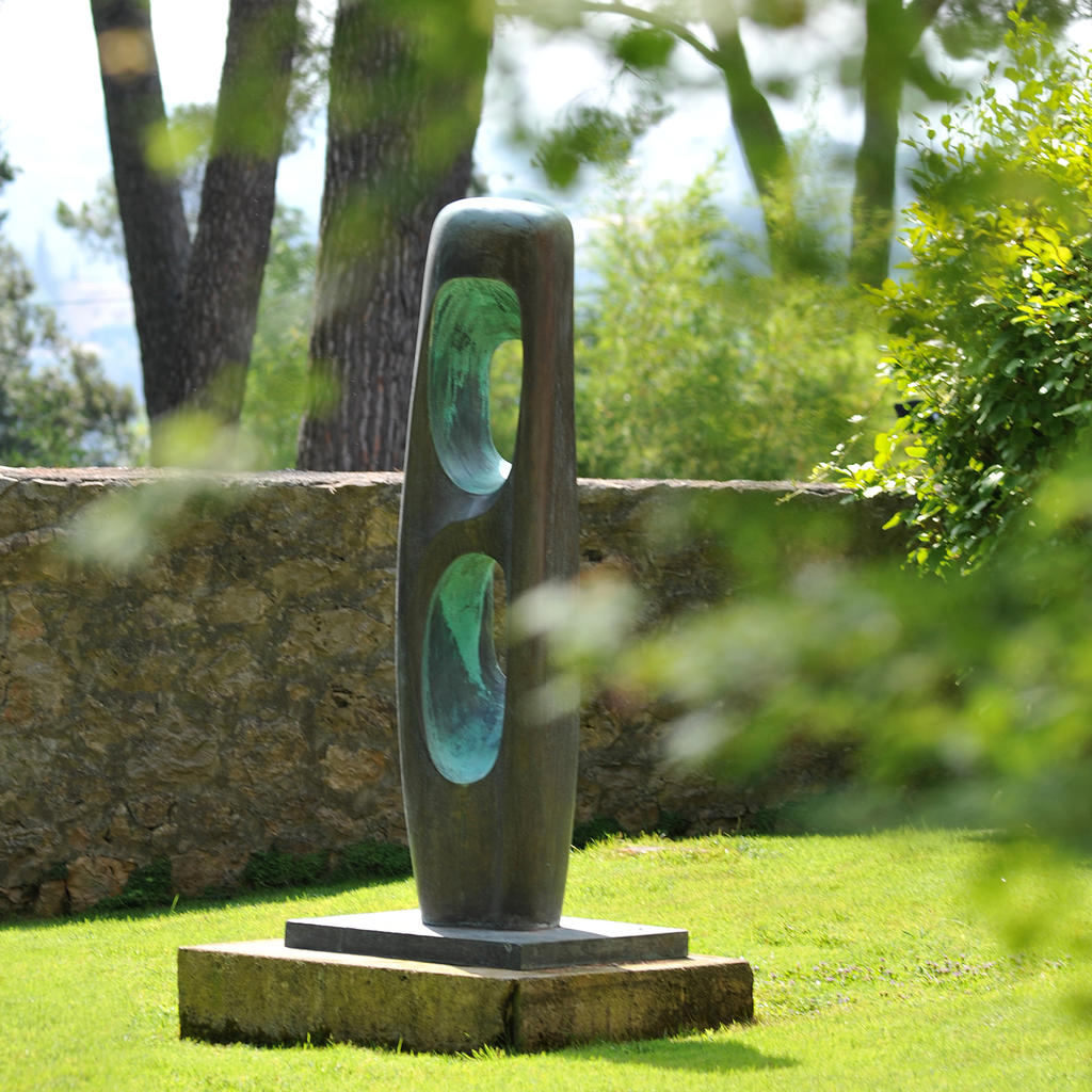 Barbara Hepworth (1903-1975), Figure (Walnut), 1964. Bronze, 184 x 76,5 x 62,5 cm. Collection Fondation Marguerite et Aimé Maeght.