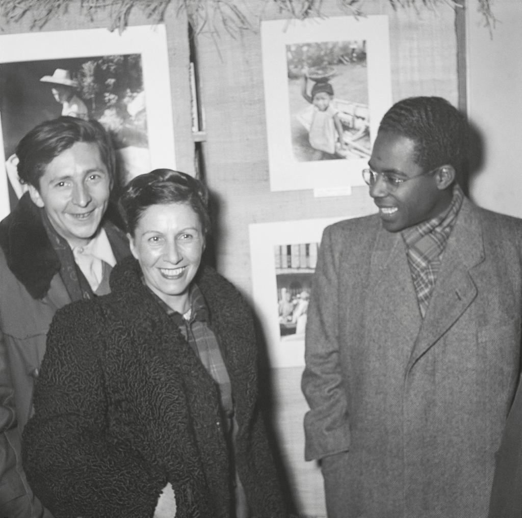 Denise Colomb, Les Antilles, 1948. Denise Colomb à gauche, Aimé Césaire à droite. Charenton-le-Pont, Médiathèque du patrimoine et de la photographie.