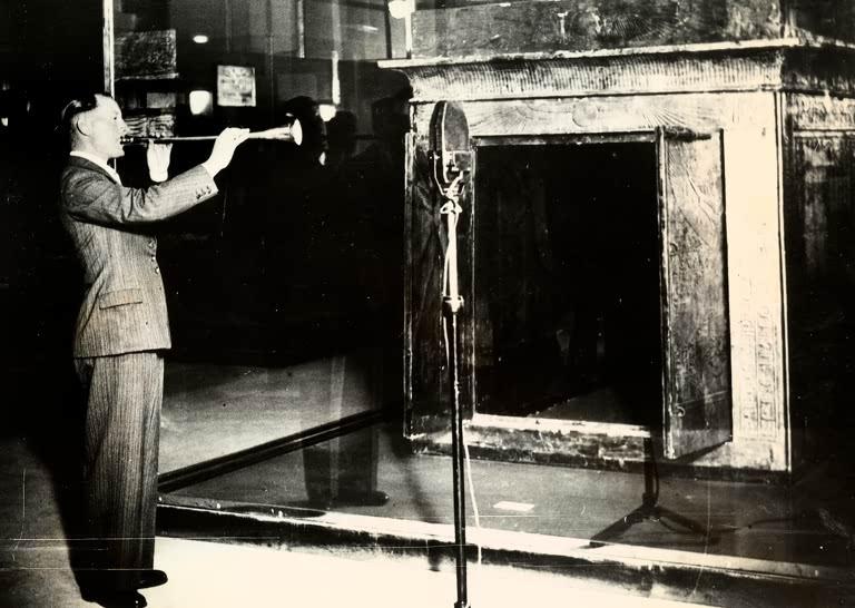 Expérience acoustique menée en 1939 sur les trompettes de Toutankhamon.