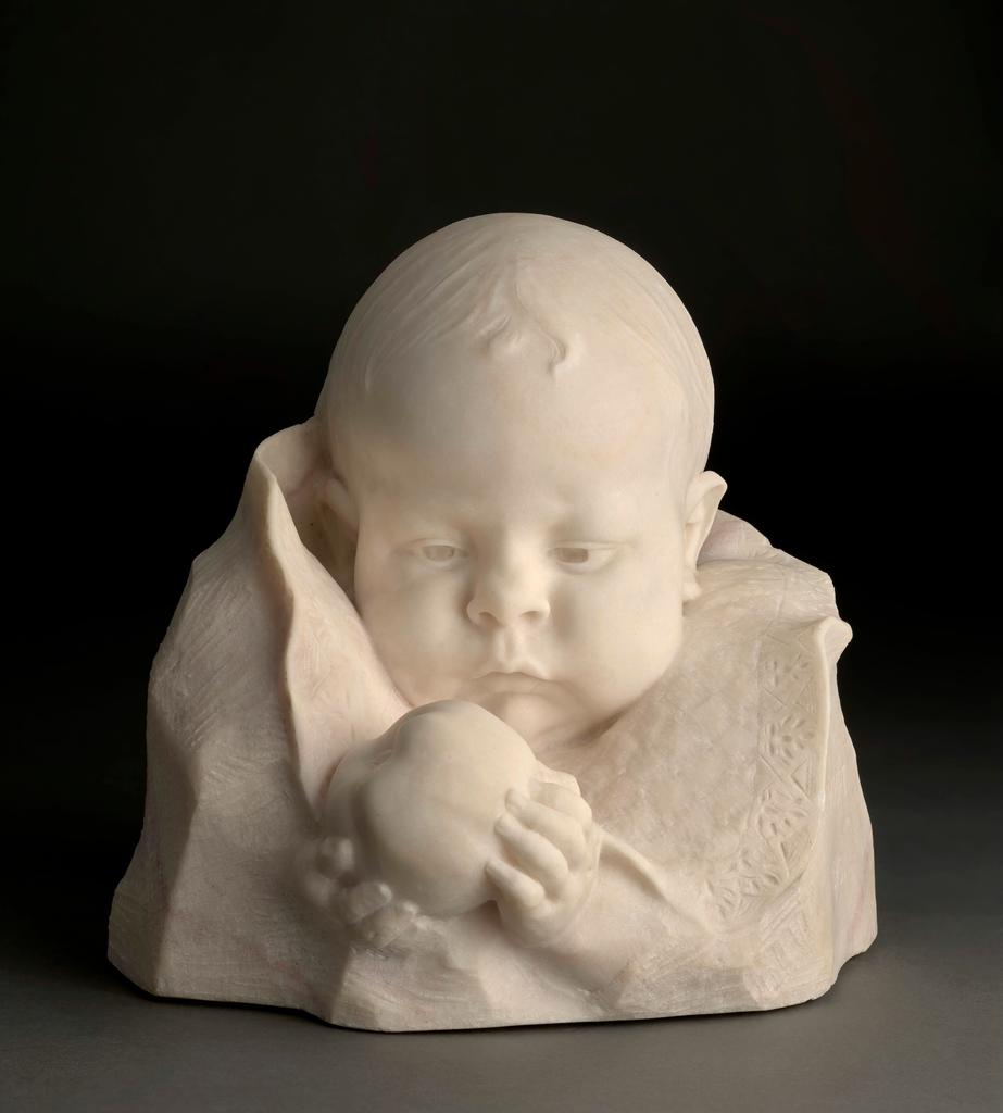 Jean Dampt (1854-1945), Enfant à la pomme, 1895. Marbre, 26 x 27 x 26 cm. Dijon, musée des Beaux-Arts, acquis avec l'aide de la Région Bourgogne-Franche-Comté et de l'État dans le cadre du Fonds Régional d'Acquisition pour les Musées, 2023.