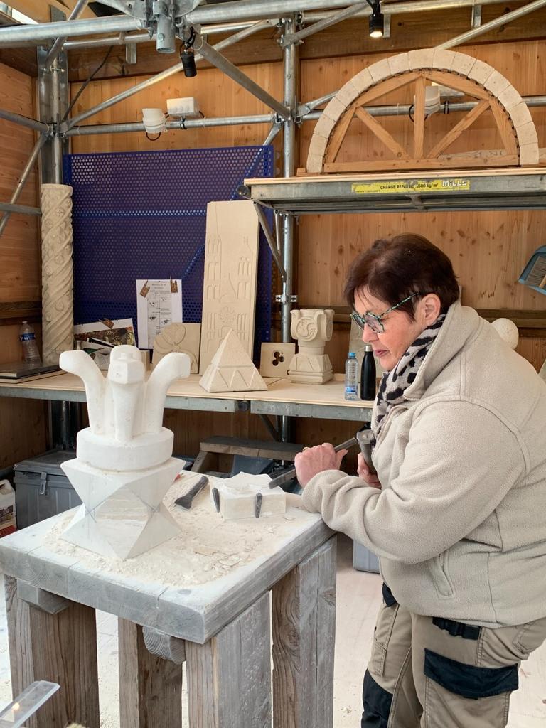 Démonstration de taille de pierre.