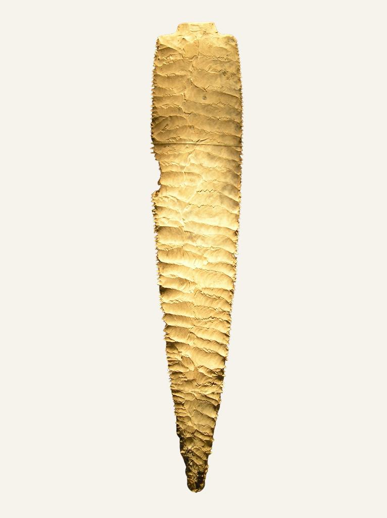 Silex blond, Néolithique. Provenance : La-Londe-des-Maures, dolmen de Gaoutabry. Fouilles G. Sauzade, découverte G. de Bonstetten en 1876. Inv. D008-20-3. 