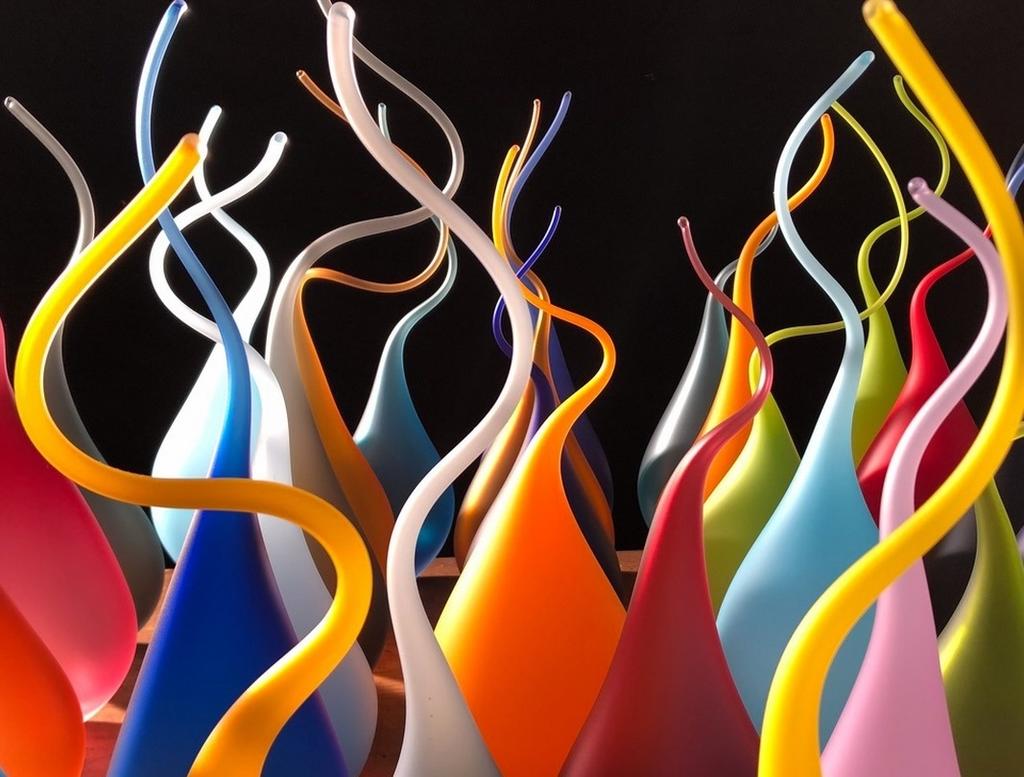 Flammes, créations en verre soufflé du collectif Fluïd, présent pour l'édition 2025 de Saint Leu Art Expo.