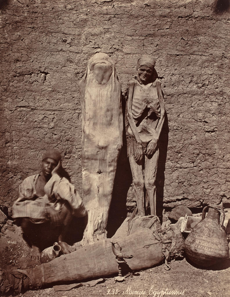 Vendeur de momies, par Félix Bonfils. Égypte, 1875. 