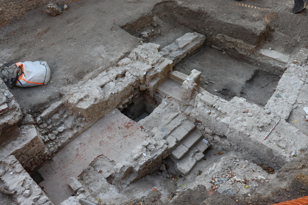 Vue du bâtiment médiéval et moderne.