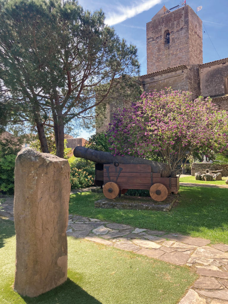 Tuf volcanique permien, Néolithique final. Provenance : Saint-Raphaël, site des Veyssières. Inv. M-75. 