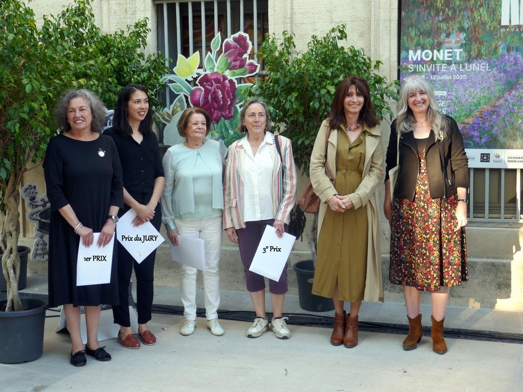 Les lauréates, de gauche à droite : Cathy Adelman (1er prix), Yohana Doudoux (prix du jury), Laurence Larrieu (3e prix). Et Marie-Claude Rosello accompagnée de Corinne Poléri, adjointe à la Culture de Lunel, et Valérie-Alice Dumoulin, directrice du musée Médard.