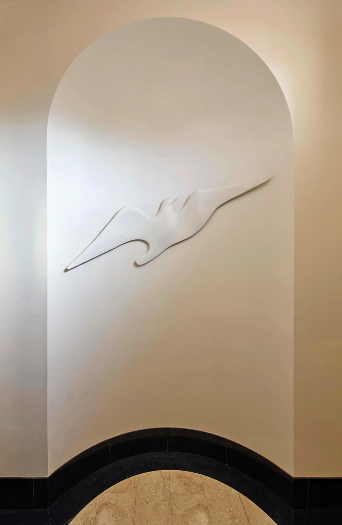 Alberto Giacometti (1901-1966), L'oiseau. Paris, vers 1937. Plâtre, 47 x 152,5 x 41 cm. Marqués MADE IN FRANCE. Vente New York, Christie’s, 12 juin 2025. Estimé : 2/3 M$. Adjugé : 2 954 000 $ (2 562 812 € frais inclus).