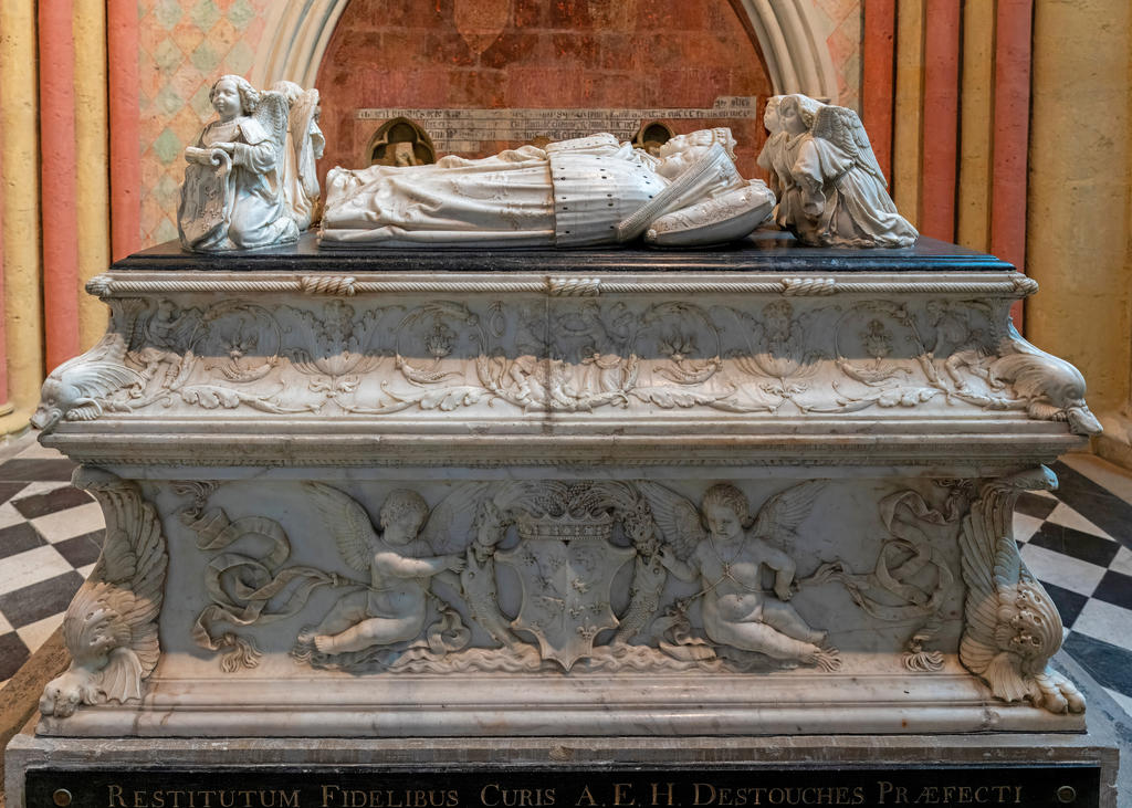 Attribué à Michel Colombe, Guillaume Regnault et Jérôme Pacherot, Tombeau de Charles-Orland et de Charles, fils de la reine Anne de Bretagne et du roi Charles VIII, dit aussi Tombeau des Dauphins de France. Marbre blanc de Carrare, marbre gris foncé et noir, traces de dorure et de polychromie, 115 x 183 x 83 cm. Tours, cathédrale Saint-Gatien. 