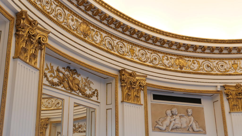 Les bronzes d'ornement au rez-de-chaussée du pavillon de Musique. 