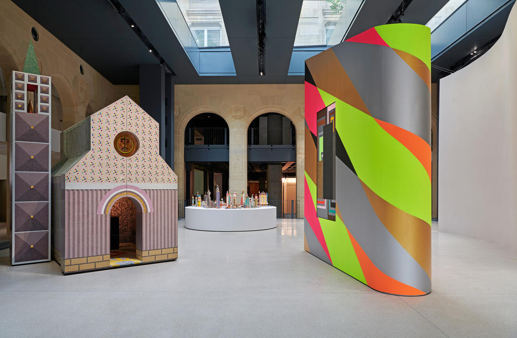 Les œuvres d’Alessandro Mendini, Peter Halley, Bodys Isek Kingelez et Junya Ishigami ont investi la plateforme 1.