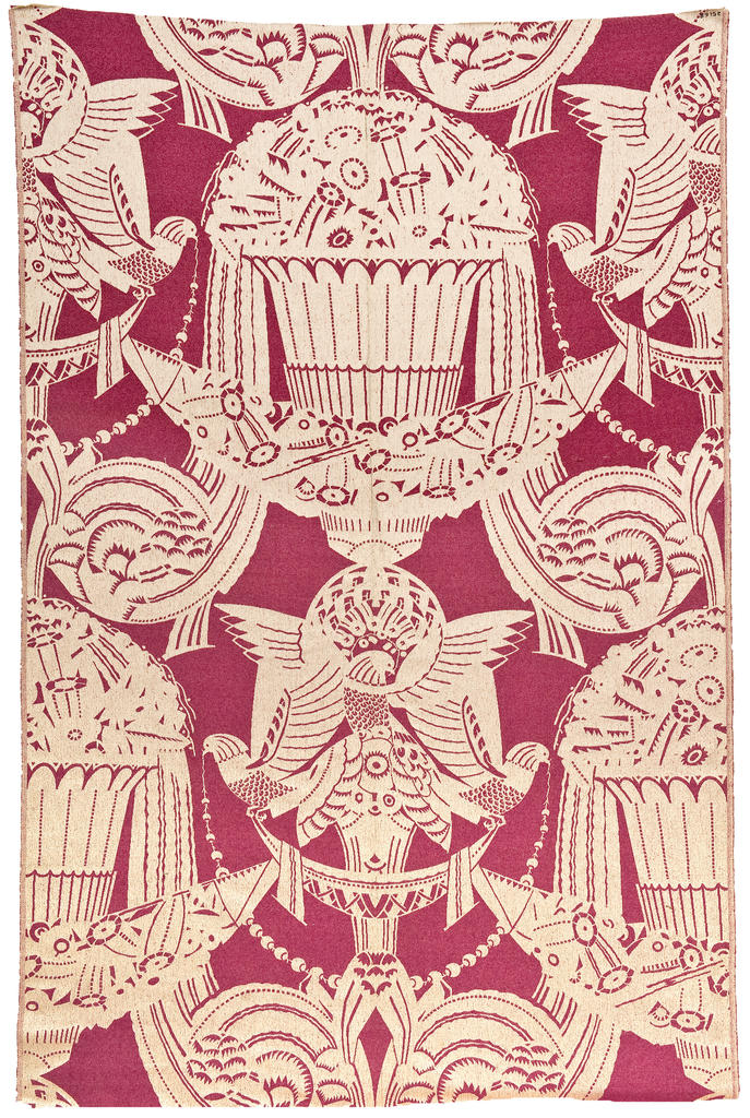 Henri Stephany, atelier Ruhlmann, Cornille frères, lé du tissu no 214756, 1925. Présenté dans la chambre à coucher et le grand salon de l’Hôtel du collectionneur à l’Exposition internationale de Paris. Damas de soie et de soie artificielle, 207 x 131 cm. Paris, musée des Arts décoratifs.