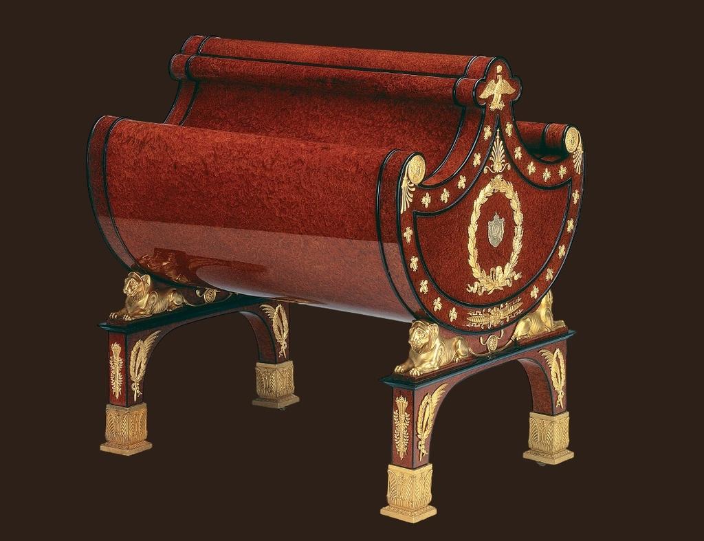 Martin-Guillaume Biennais (1764-1843), serre-papiers de l’Impératrice Joséphine, 1810. Bois sculpté, ébène, bronze doré, 58 x 52,5 x 45,5 cm. Fondation Napoléon.