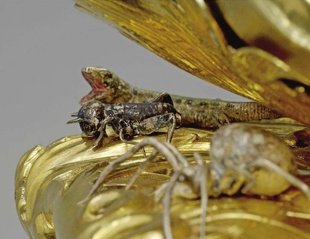 Nikolaus Pfaff, coupe couverte (détail), 1611. Corne de rhinocéros d’Afrique, défenses de phacochère d’Afrique, argent doré et partiellement peint, 49,7 x 27,5 x 17,7 cm. Vienne, Kunsthistorisches Museum, Kunstkammer.