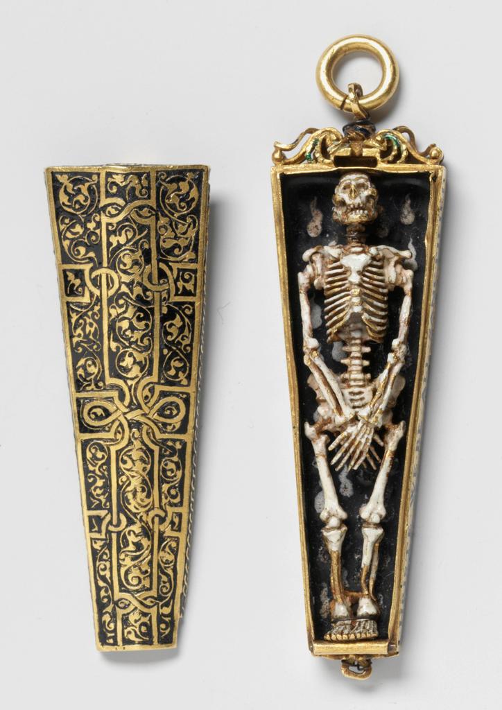 Pendant en forme de cercueil (dit Torre Abbey Jewel), Angleterre, 1540-1550. Or émaillé, 8 x 2,3 x 1,3 cm. Londres, Victoria and Albert Museum. 