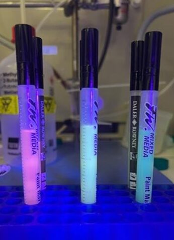 Les stylos utilisés par les archéologues à Chypre, en 2023, pour le marquage des tessons.