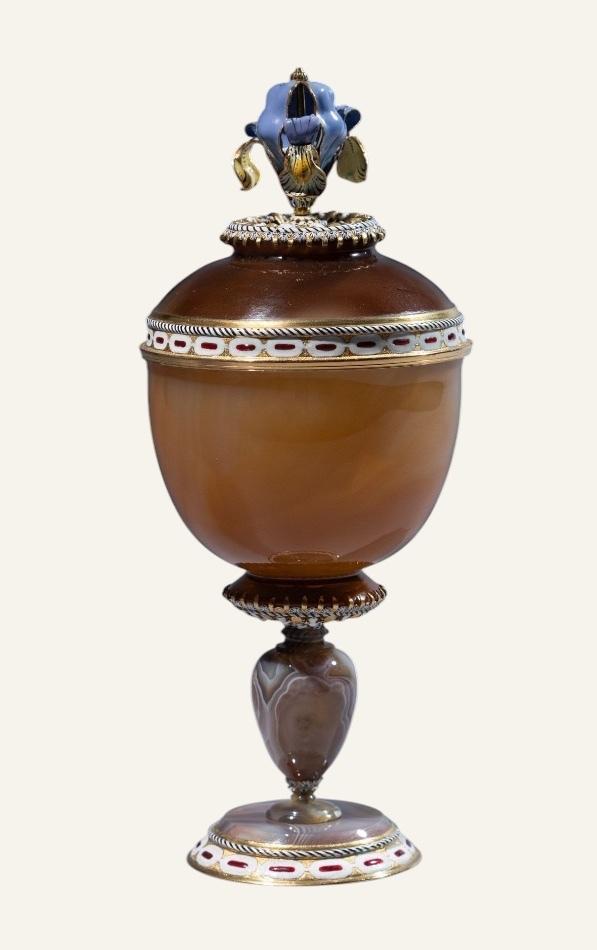 Paris, vers 1640-1650. Agate, or émaillé, 18,1 x 7,6 cm. Vente Paris Drouot, Gros & Delettrez, 28 octobre 2025. Expert : Sylvie Lhermite-King. Estimé : 350 000/450 000 € CAdjugé : 450 000 € (frais inclus).