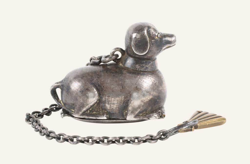 Milieu du XVIIe siècle. Argent, 44 x 36 mCm. Poids brut : 57,7 g. Vente Pau, Carrère & Laborie, 25 octobre 2025. Expert : Cabinet Ader Watches. Estimé : 25 000/50 000 € Adjugé : 96 849 € (frais inclus).