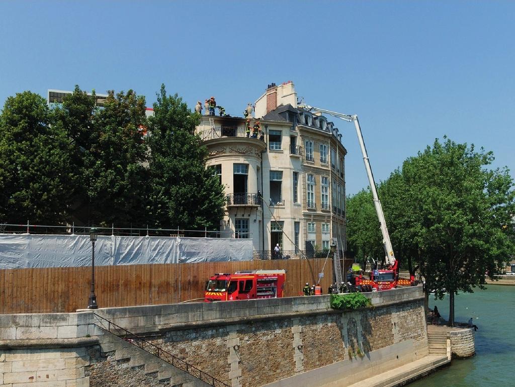 L’hôtel Lambert après l’intervention des pompiers.